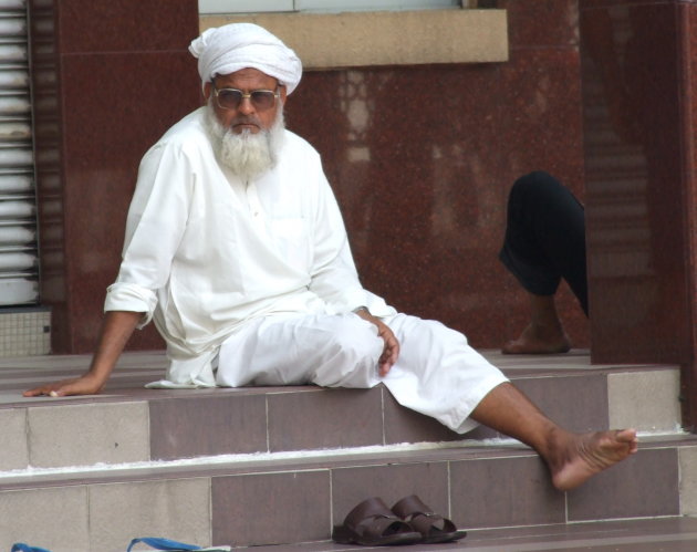 Rusten voor een moskee in Masjid Jamek