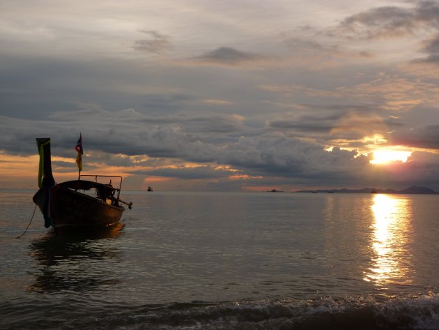 Ondergaande zon bij Krabi