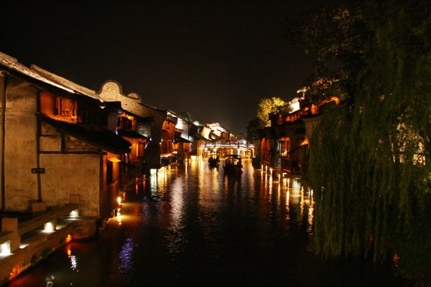 Nachtelijke gondeltour in Wuzhen Xizha