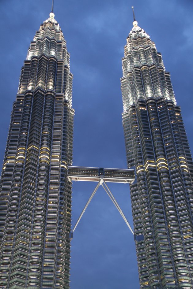 Petronas Twintowers, Bijna nacht