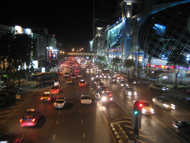 druk bangkok , by night