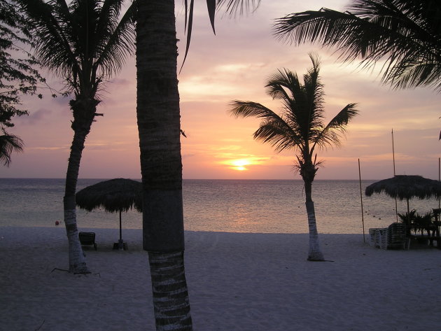 strand aruba tin de avond