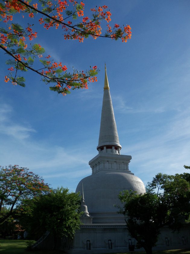 Fraai tempelgebouw in de buurt van Bangkok