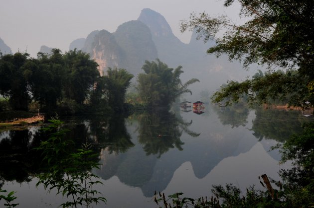 Fietsen langs Yulong River
