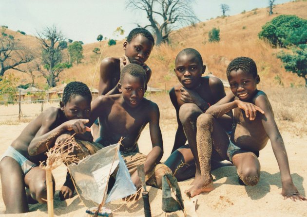 spelen op het strand, Likoma Islands