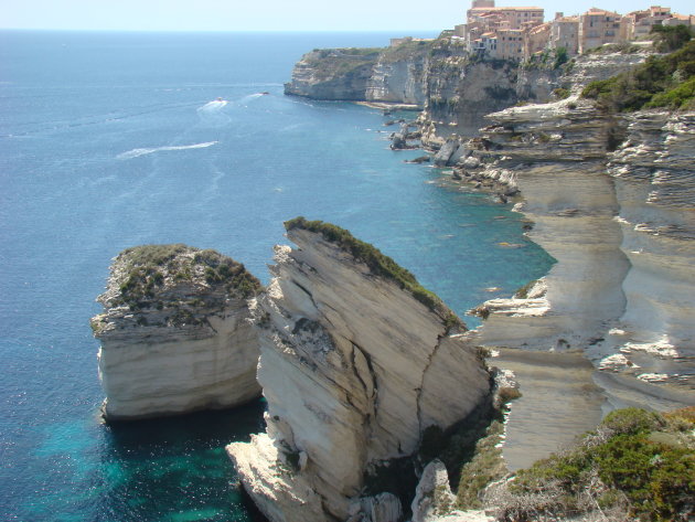 de kust bij Bonifacio