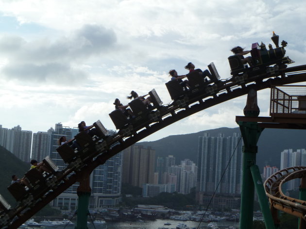 Achtbaan op de Hong Kongse heuvels