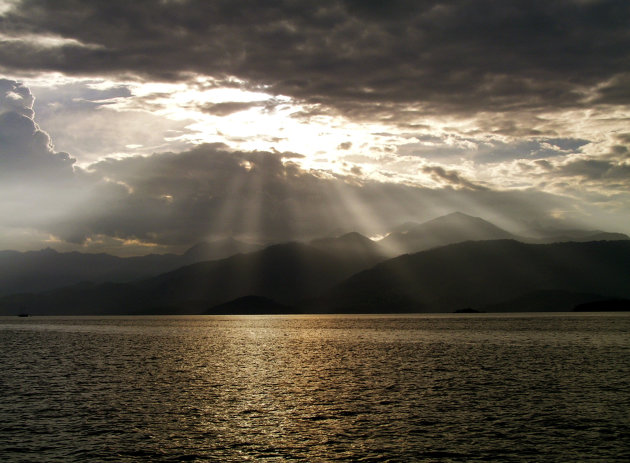 Zonsondergang op de boot