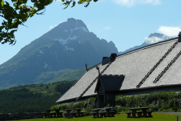 Longhouse van vroegere vikingenfamilie op Lofoten