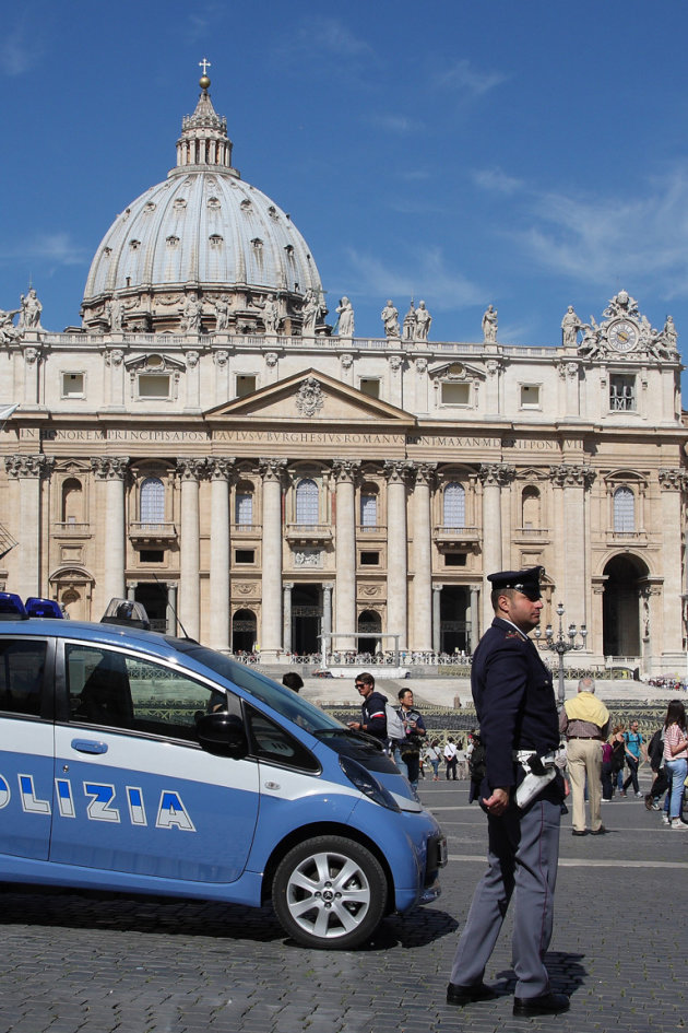 Polizia op het Sint Pieterplein