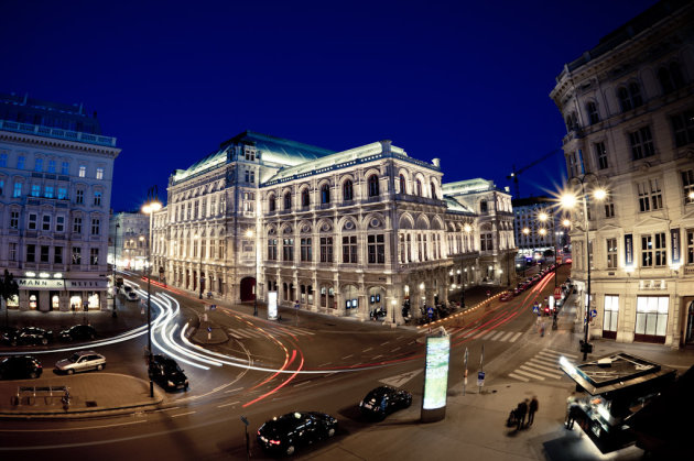 Staatsopera bij het vallen van de avond