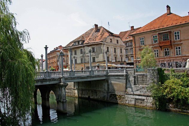 Mooie brug in Ljubljana