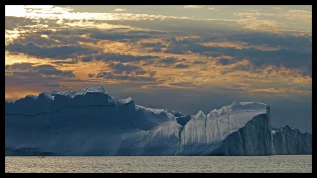 Middernacht in het ijsfjord