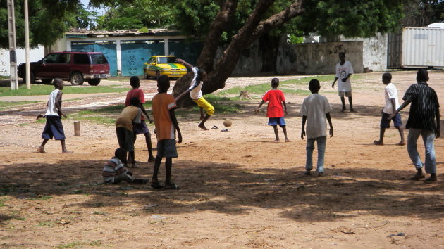 Actiefoto voetbal Gambia