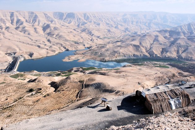 De Wadi Mujib vallei met de Mujib dam