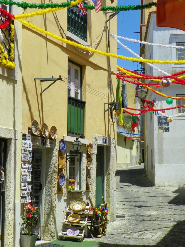 Onder de burcht Castelo de Sao Jorge