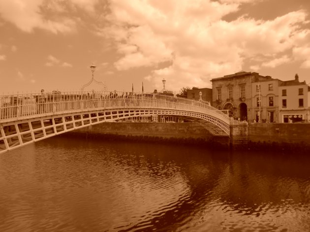 Ha'penny bridge in Dublin