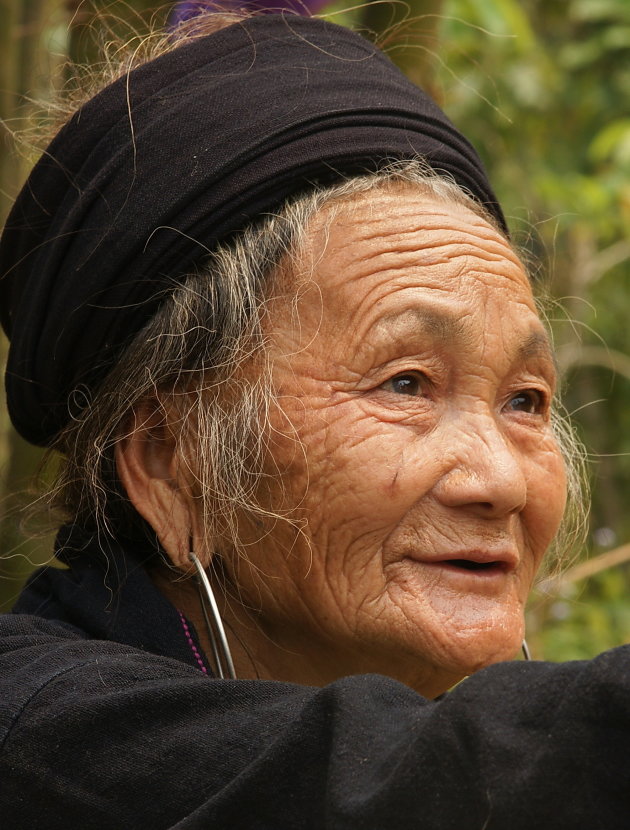 Oude Black Hmong dame