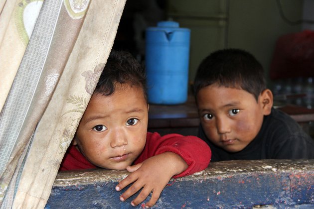 twee kinderen in nepal