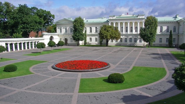 je neus achterna in Vilnius