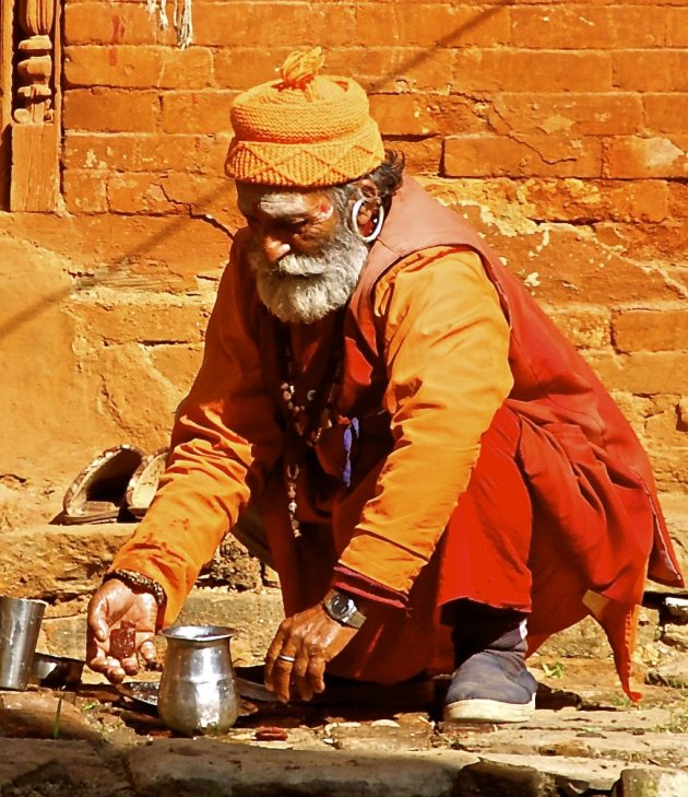 man in oranje 