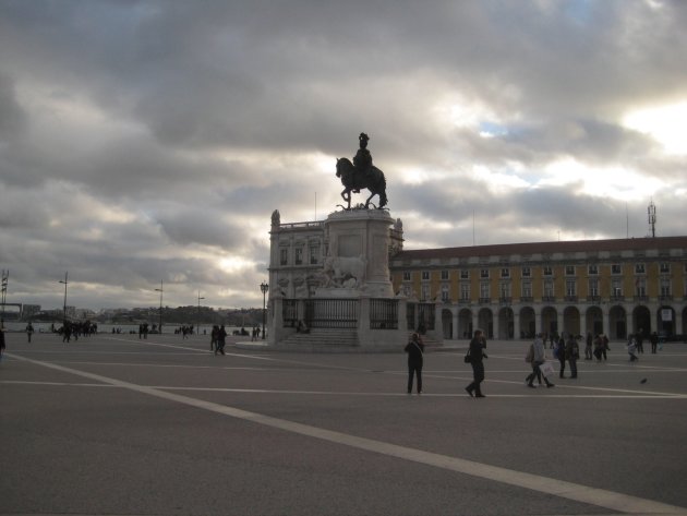 Mooie luchten boven de Praca do Comercio