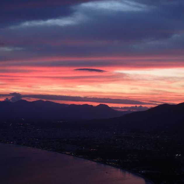 Zonsondergang boven Kalamata