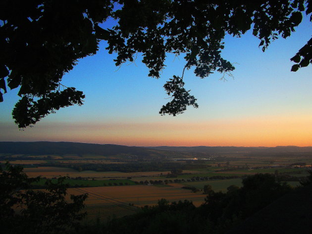 de zon gaat onder in het Weserbergland