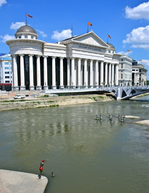  Het Macedonisch museum in Skopje.