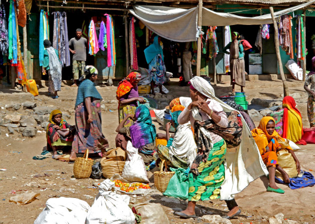 Kleurrijk straatbeeld Harar.