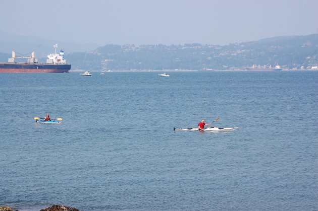 Met de kayak door de baai bij Vancouver