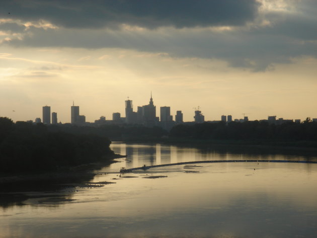 Warschau, gezien vanaf een brug over de Wasla