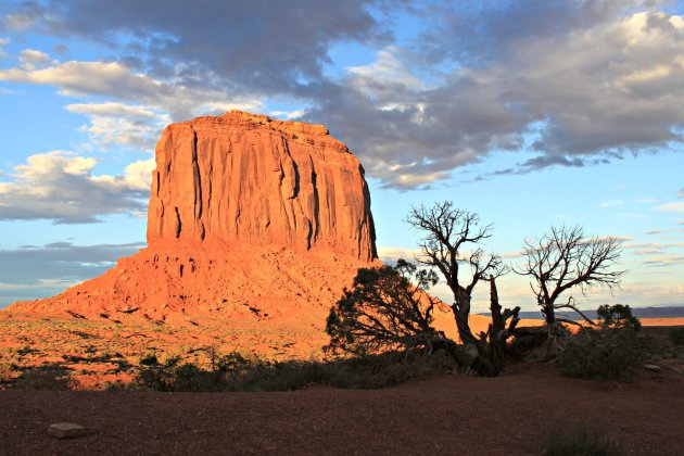 Monument Valley kleurt oranje