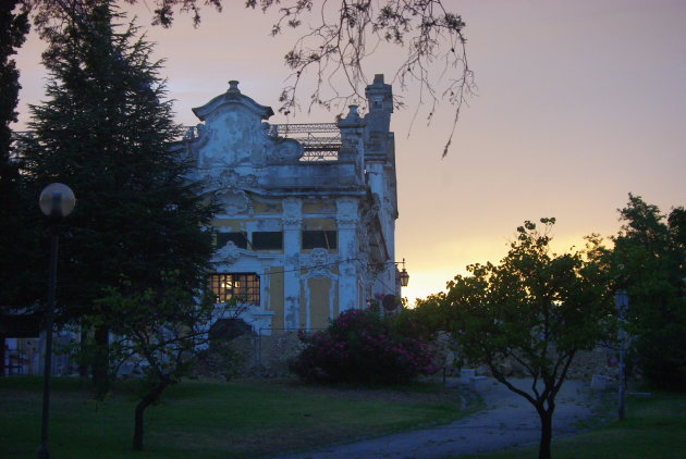 Vervallen maar prachtig in de avondzon