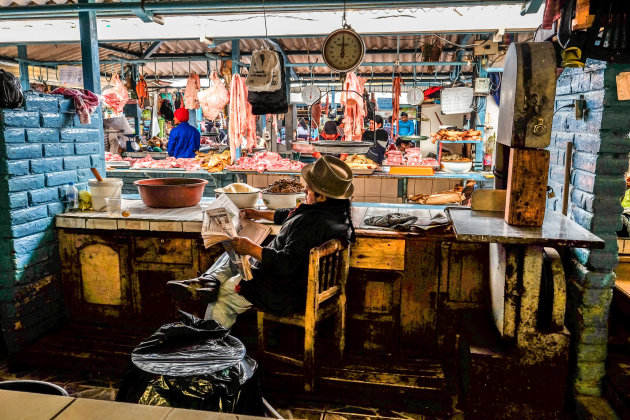 Rust in de hectiek van de markt in Otavalo