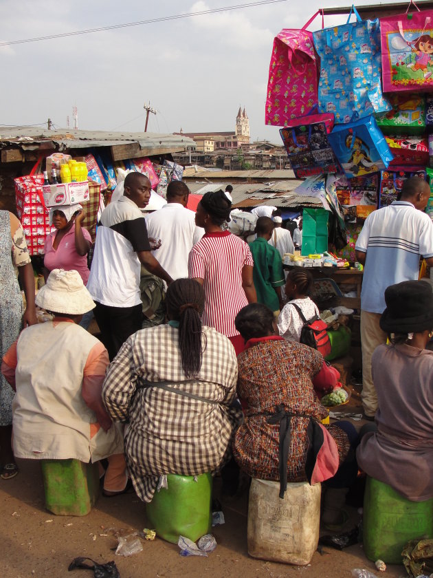 Op de markt in Kumasi