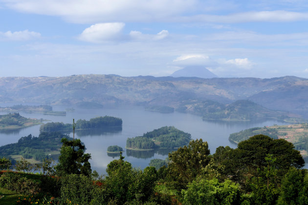 Bunyonyi lake