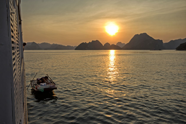 Verkoopsters op Halong Bay