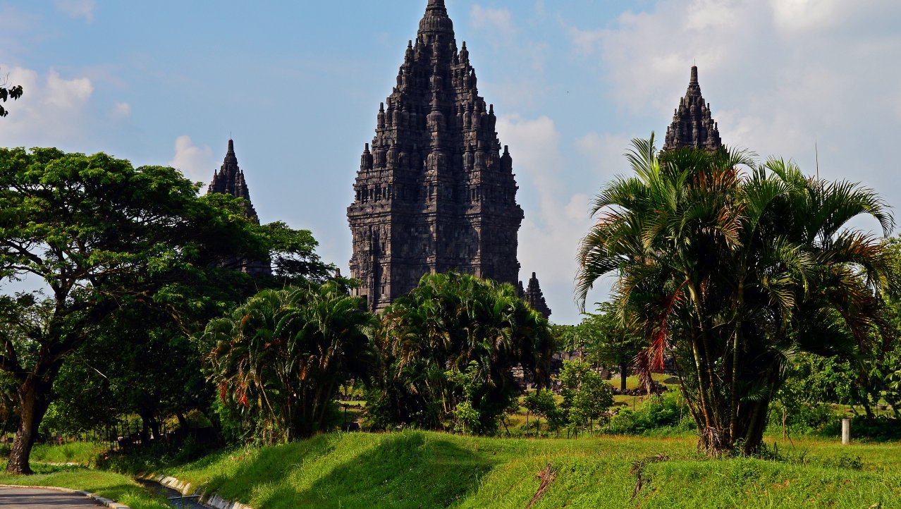 Prambanan vanaf de achterkant