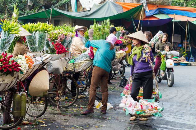 Bloemenmarkt in Hanoi