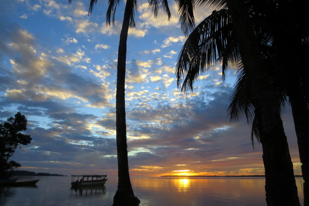 Zonsopkomst om 6.30uur op Galibi-eiland Suriname