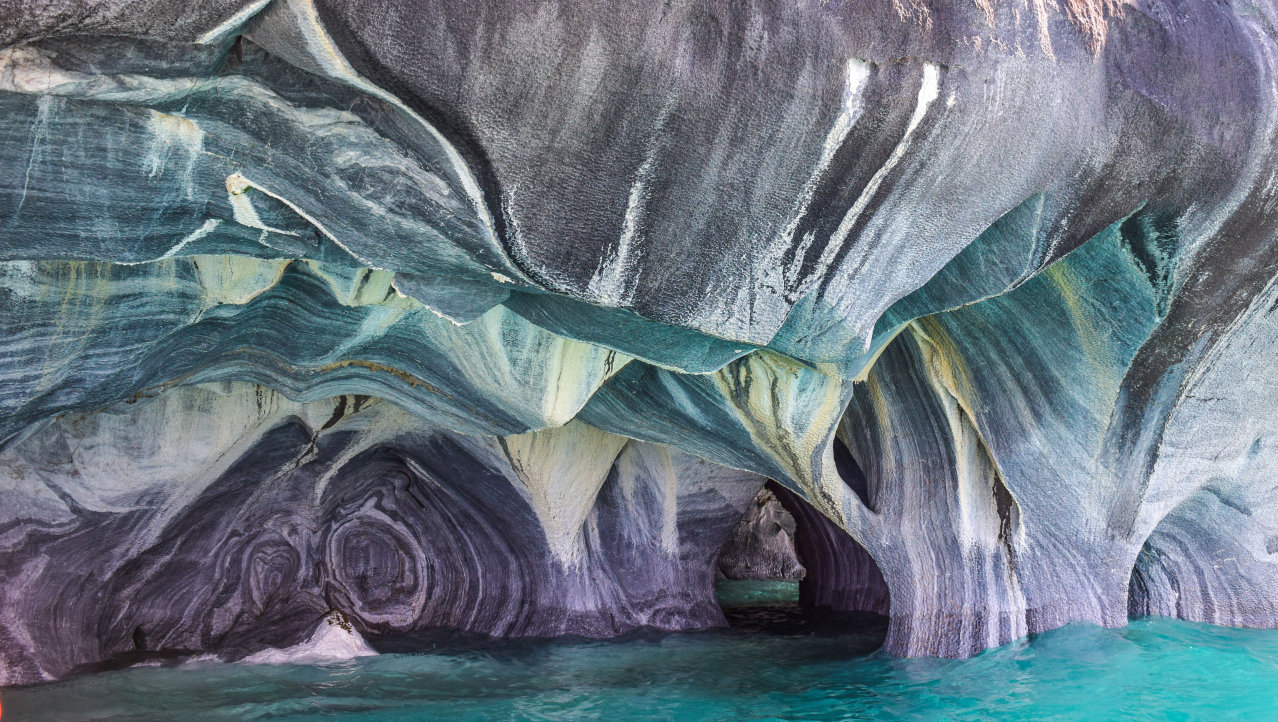Varen tussen de marmeren grotten van Chili