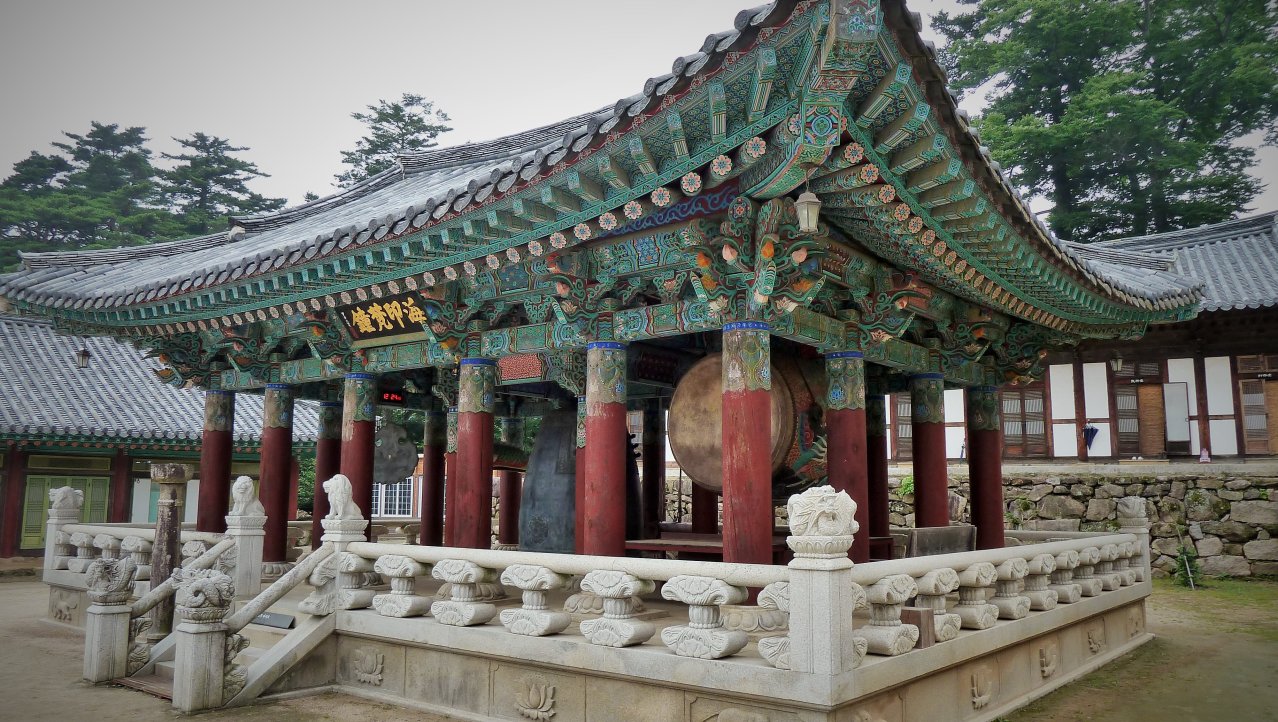 Trom en bell tower Haein-sa tempel