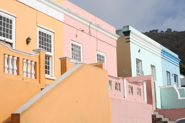 Kleurrijke huizenrij in de Kaap-Maleise wijk Bo-Kaap