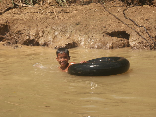 jochie in de Mecong rivier