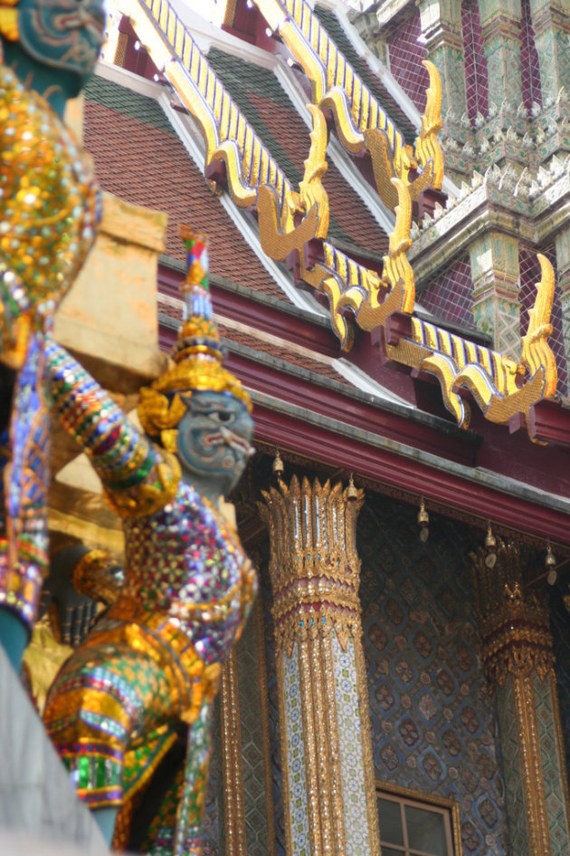 Beelden en daken in Grand Palace