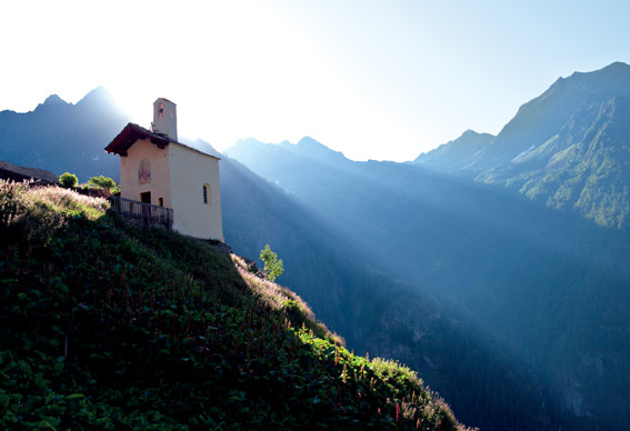 Het Italiaanse Valle d'Aosta telt vier bergtoppen van meer dan vierduizend meter, twee natuurparken en meer dan tweehonderd bergmeren. Foto: Anita Oedit.