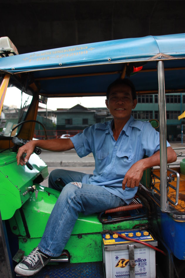 2008: Bangkok: tuk-tuk-chauffeur