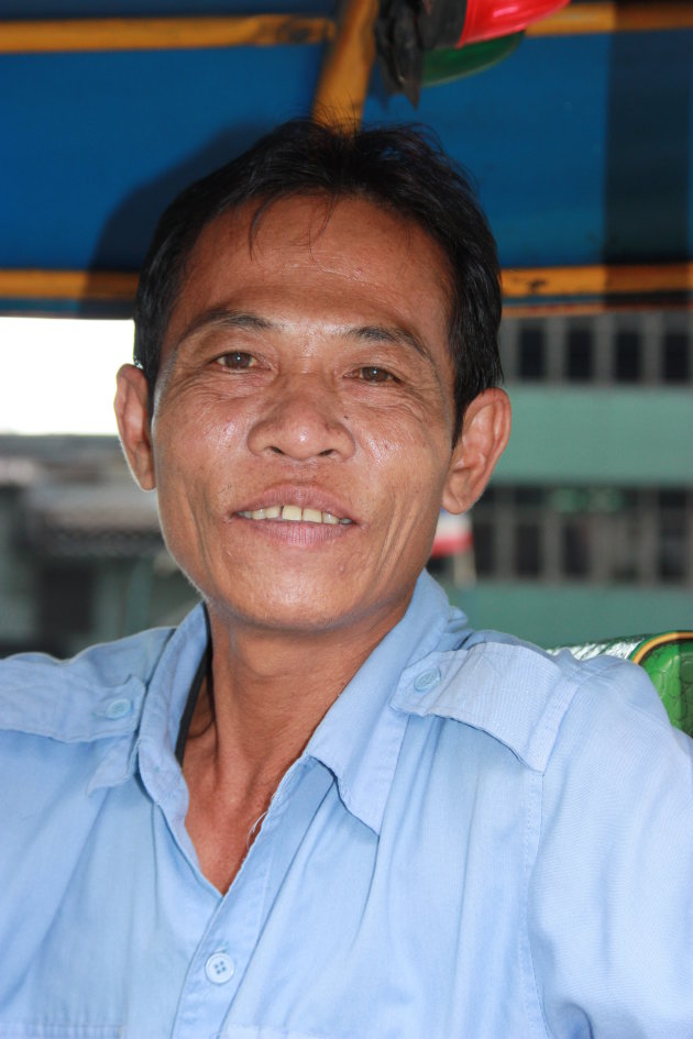 2008: Bangkok: tuk-tuk-chauffeur