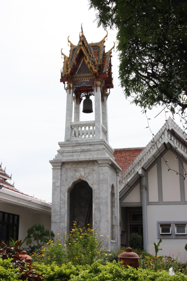 2008: Bangkok: Intharawihan (staande boeddha van 50 meter hoog)